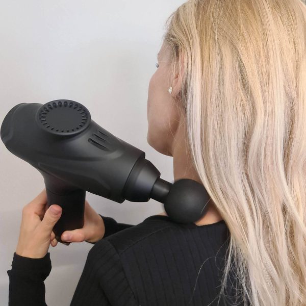 A prémium masszázspisztoly segítségével megszüntethetőek a váll- és nyakfájdalmak