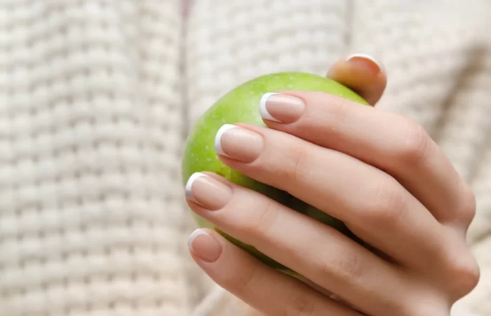 Létezik olyan, hogy köröm vitamin? Cikkünkből kiderül melyek a legfontosabb tápanyagok körmöd számára.