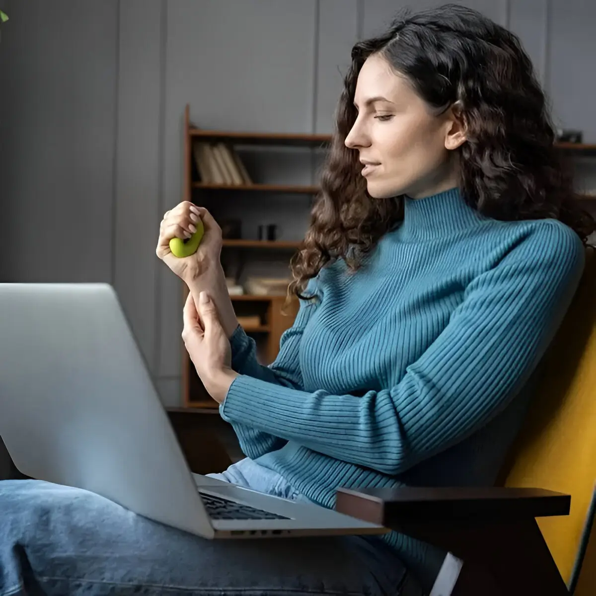 A Dunlop által megalkotott kézerősítő gumi bárhol és bármikor használható