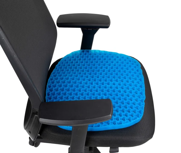 Vivamore méhsejtes ülőpárna székre helyezve