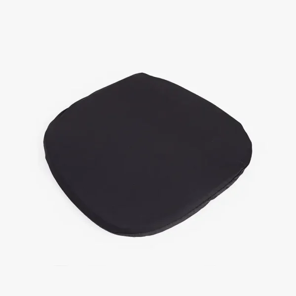 Az ülőpárna fekete huzatban