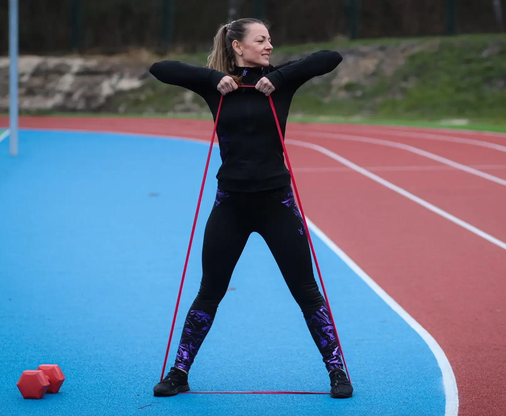 Bemelegítés az erősítő gumipánttal