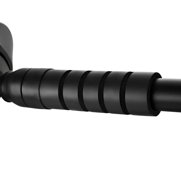 A fekete színű húzódzkodó rúd egyik fogantyúja