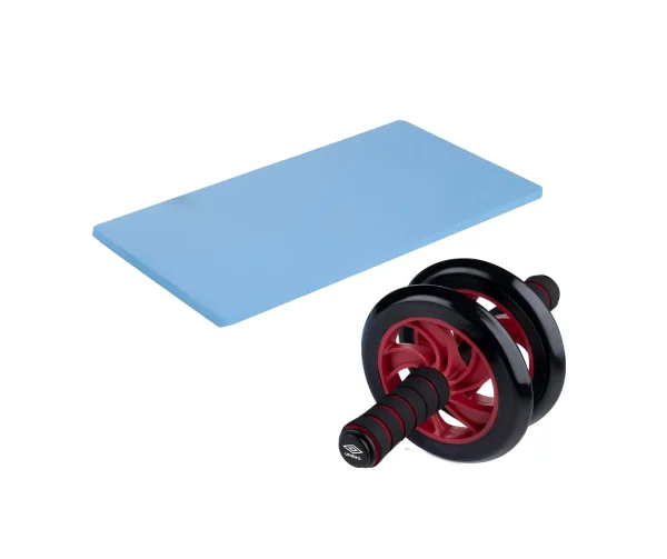 A hasizomerősítő kerék edzőszőnyeggel a háttérben