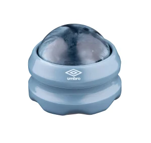 Az Umbro masszázsgolyó közelről, márkajelzéssel