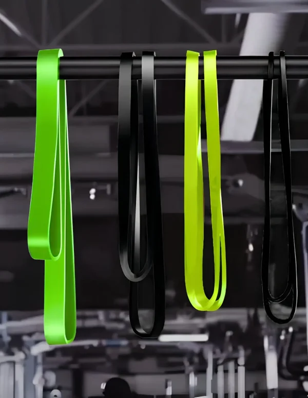 A 4 db gumiszalag egy húzódzkodó rúdra felakasztva