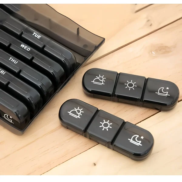 Két darab napi doboz a gyógyszeradagoló készletből