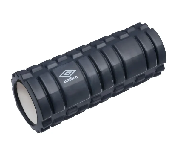A masszírozó henger Umbro logóval, oldalnézetből